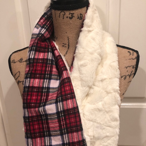 NEW Faux Fur And Plaid Flannel Scarf - Picture 2 of 5